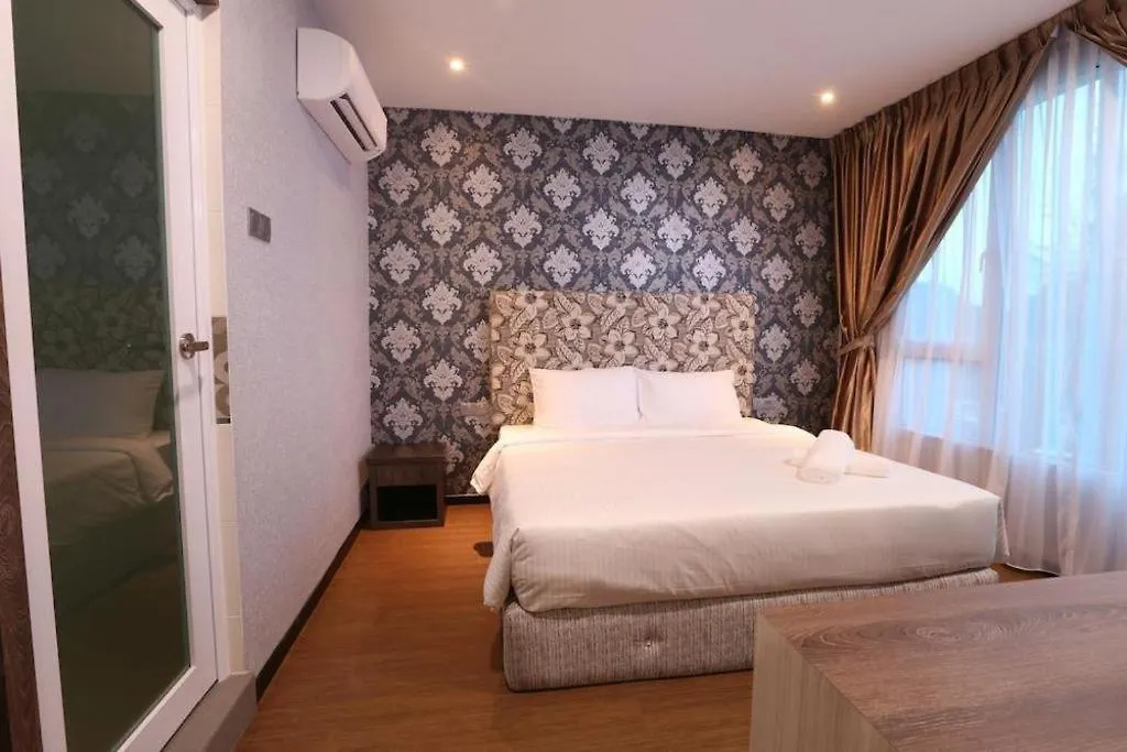 Pearl White Hotel Johor Bahru 2*,