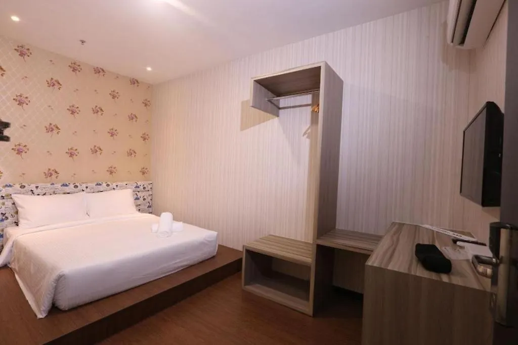 Pearl White Hotel Джохор-Бару